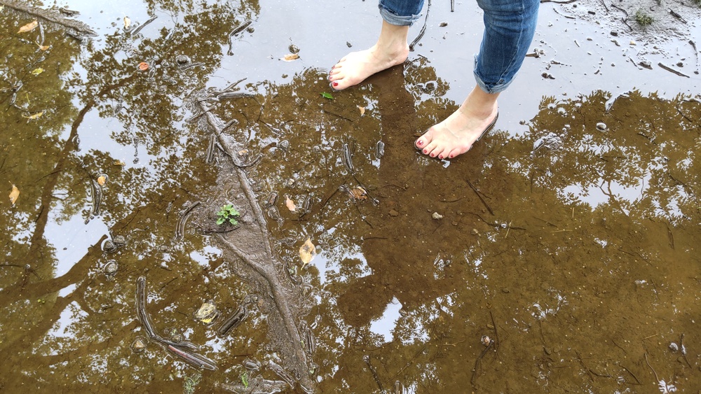 2022 may 14 demi bare feet reflection