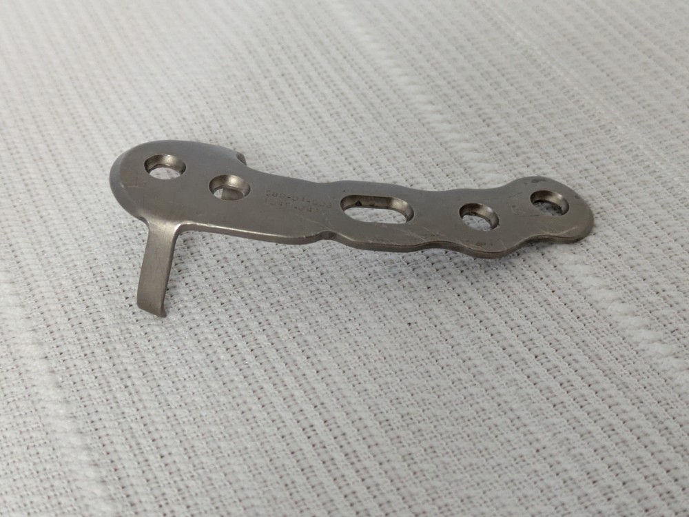 Titanium Shoulder Fixation Plate