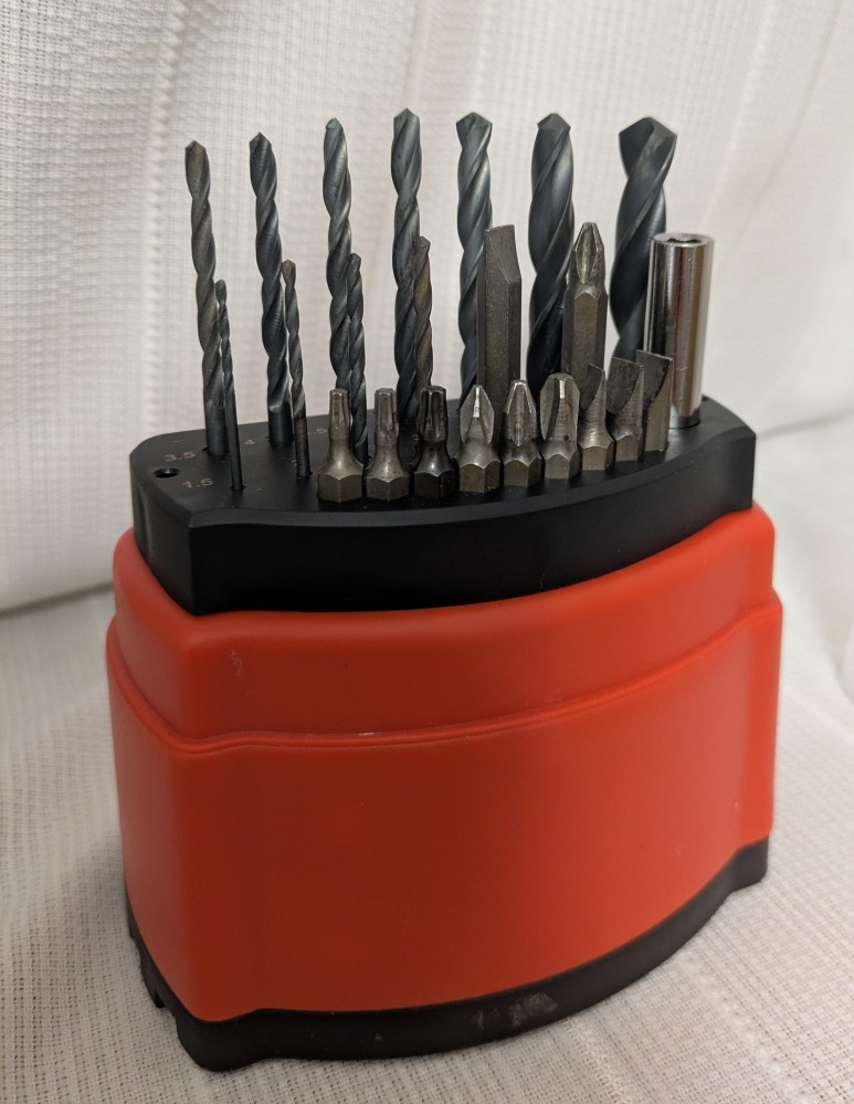 Drill bit and driver set with case