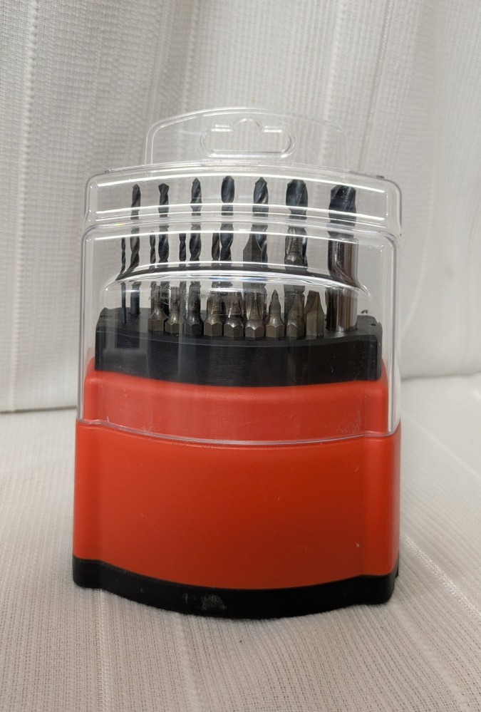 Drill bit and driver set with case