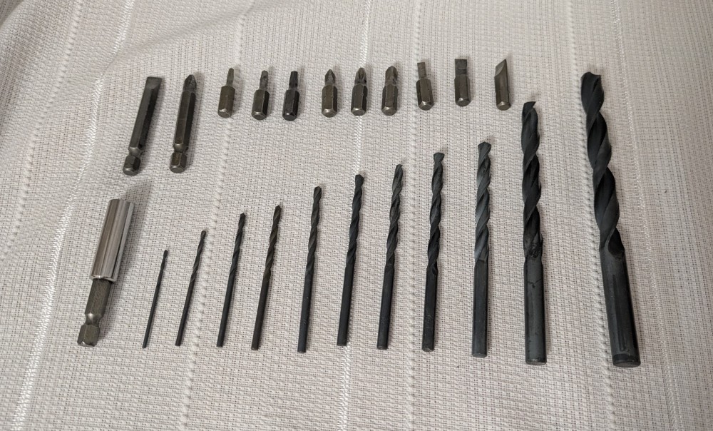 Drill bit and driver set with case