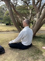 2020 mar 22 shinjuku gyoen meditation rob meditating