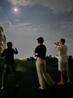 shinagawa clare rob see moon 1000