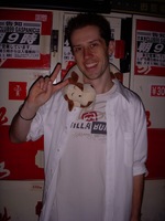 Uncle Cow rents Gas Panic in Shibuya, Oct 2008-49