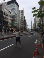 095 simon jumping to go to tokyo tower