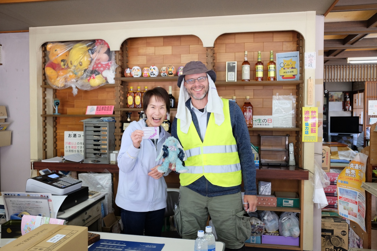 Barefoot Rob holding François next to Kameya 0002 shop owner