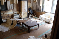 2021 apr 27 12:08:45 peeled walls covered couch in akayako hotel