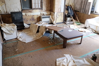 2021 apr 27 12:08:47 peeled walls old tatami in akayako hotel