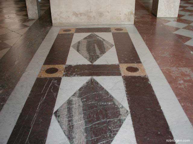 32131I_figured_one_day_the_floor_of_the_louve_would_be_a_treasure
