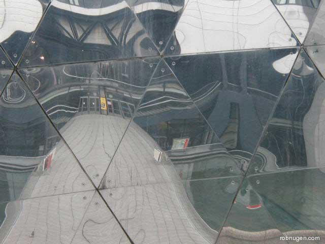 32209museum_in_the_mirror