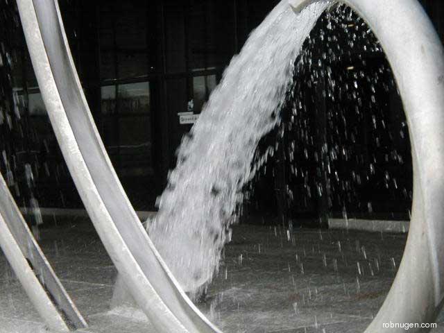 32211cool_fountain