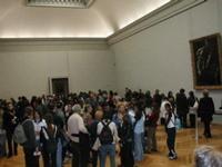 32137crowd_around_Mona_Lisa