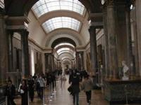 32138hallway_with_huge_paintings_that_everyone_ignores_to_walk_to_Mona_Lisa