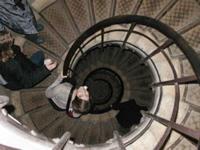 32141Bryn_in_stairs_up_Arc_dTriumph