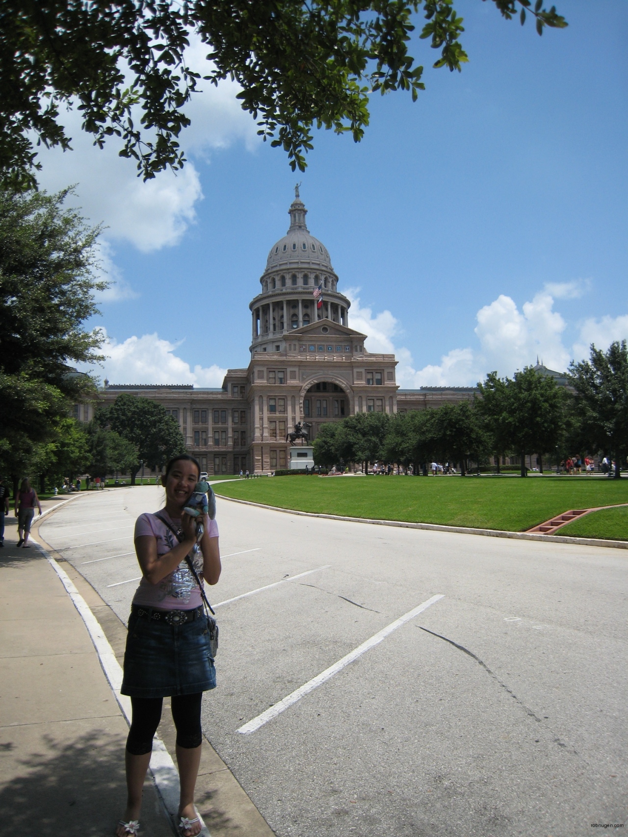 Ami and Francois shaded at Texas Capitol