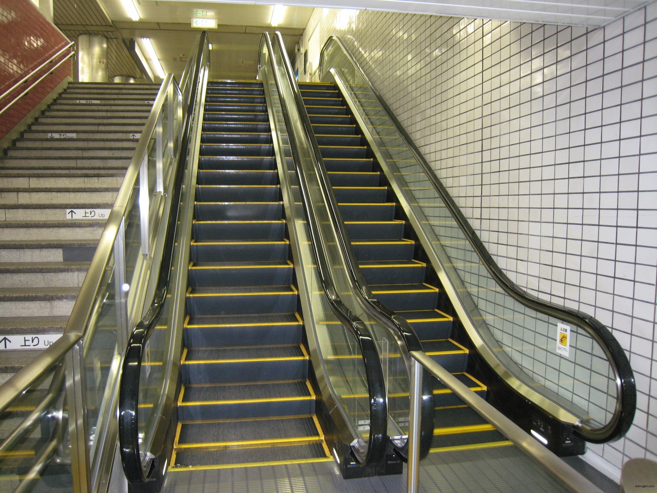 now open: (photo 6 April 2007)