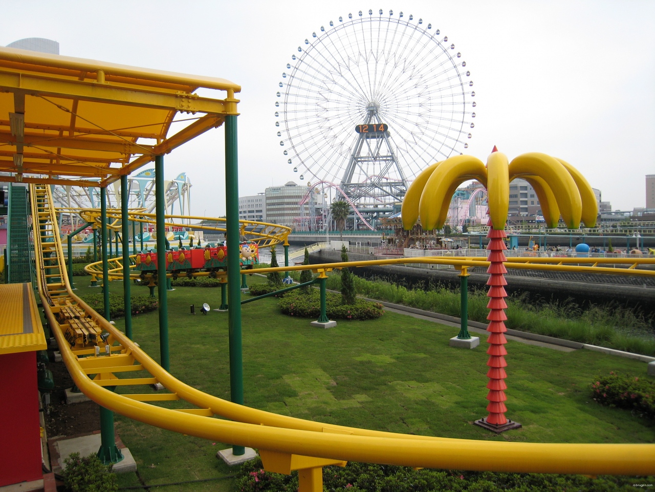 banana coaster at Cosmoworld