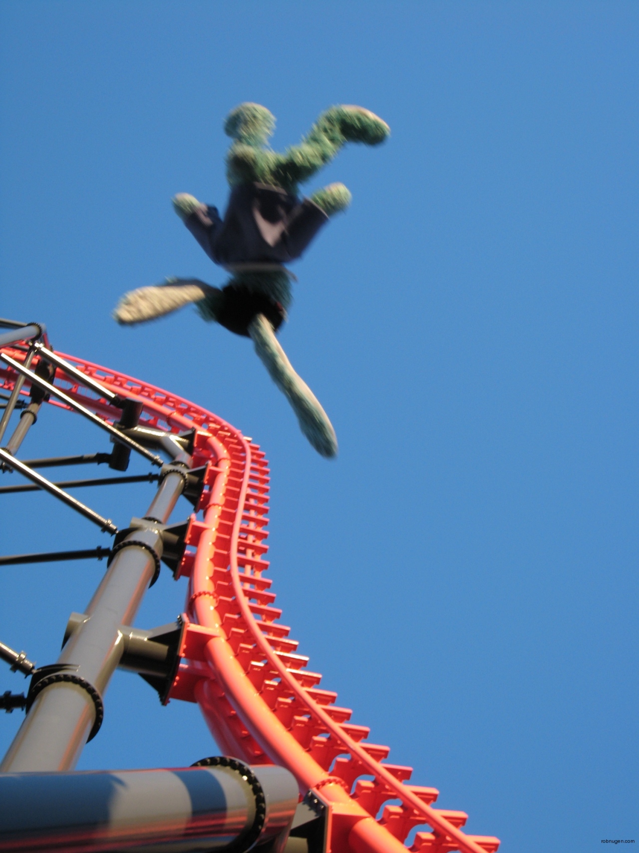 Francois flying at Eejanaika - 1