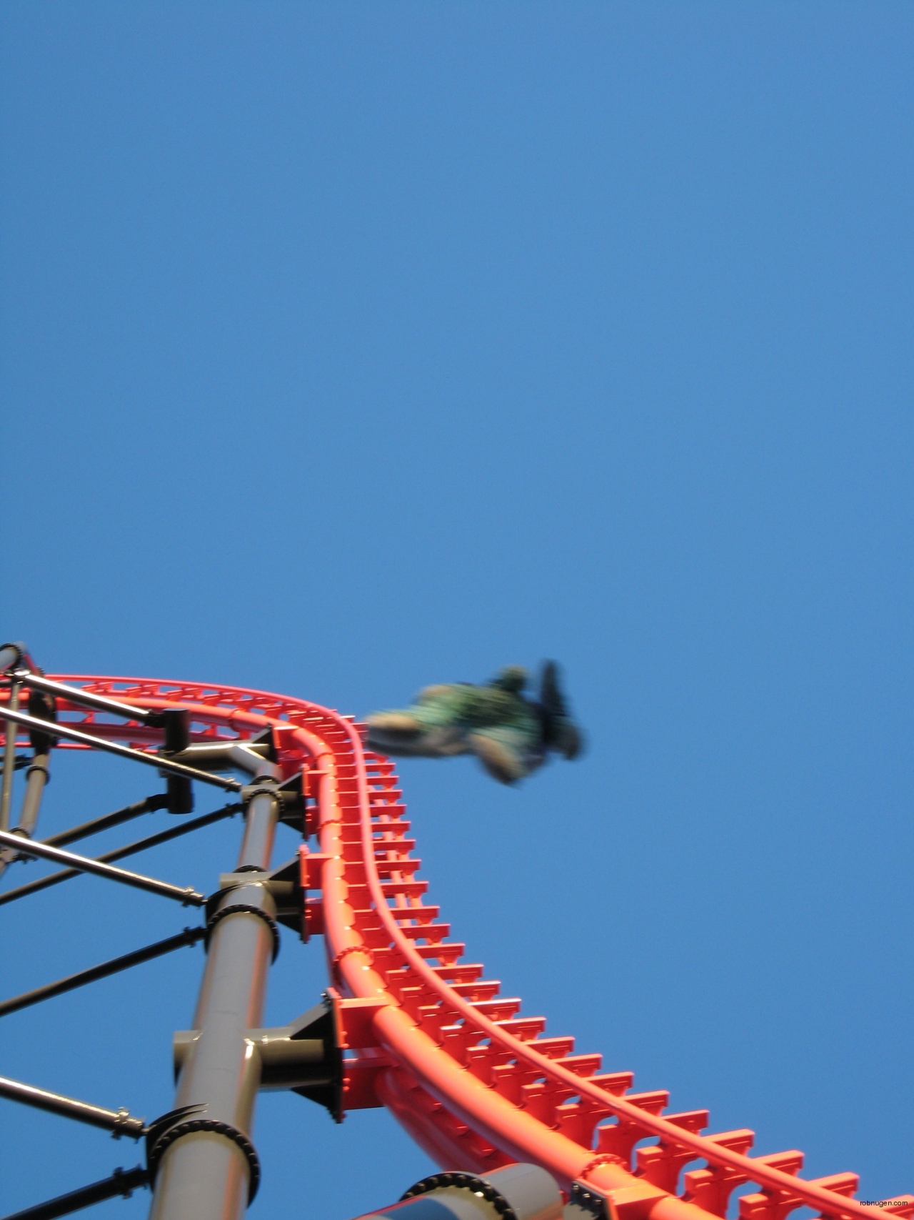 Francois flying at Eejanaika - 4