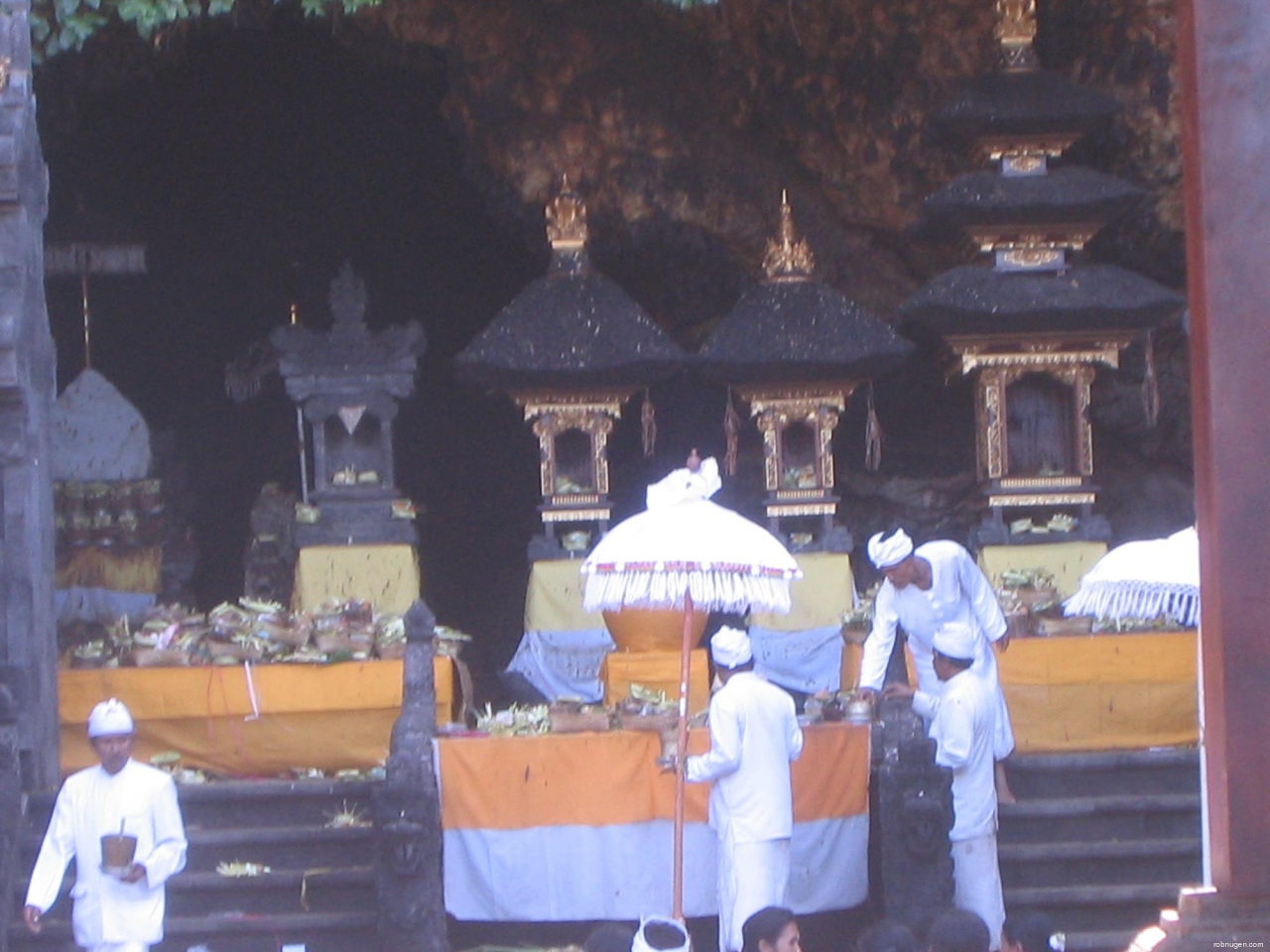 goa lawah temple