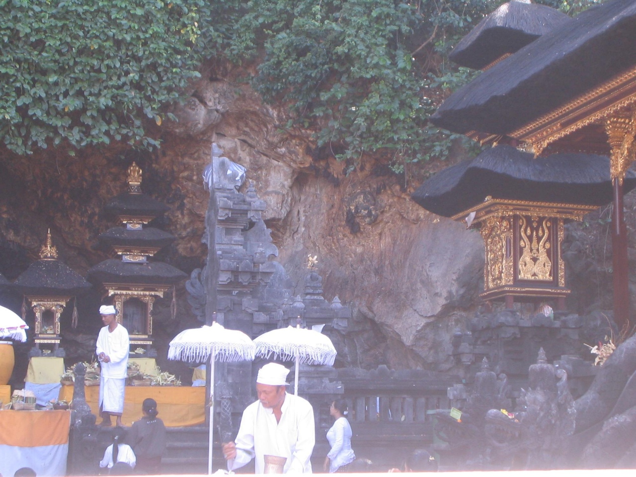 goa lawah temple ceremony