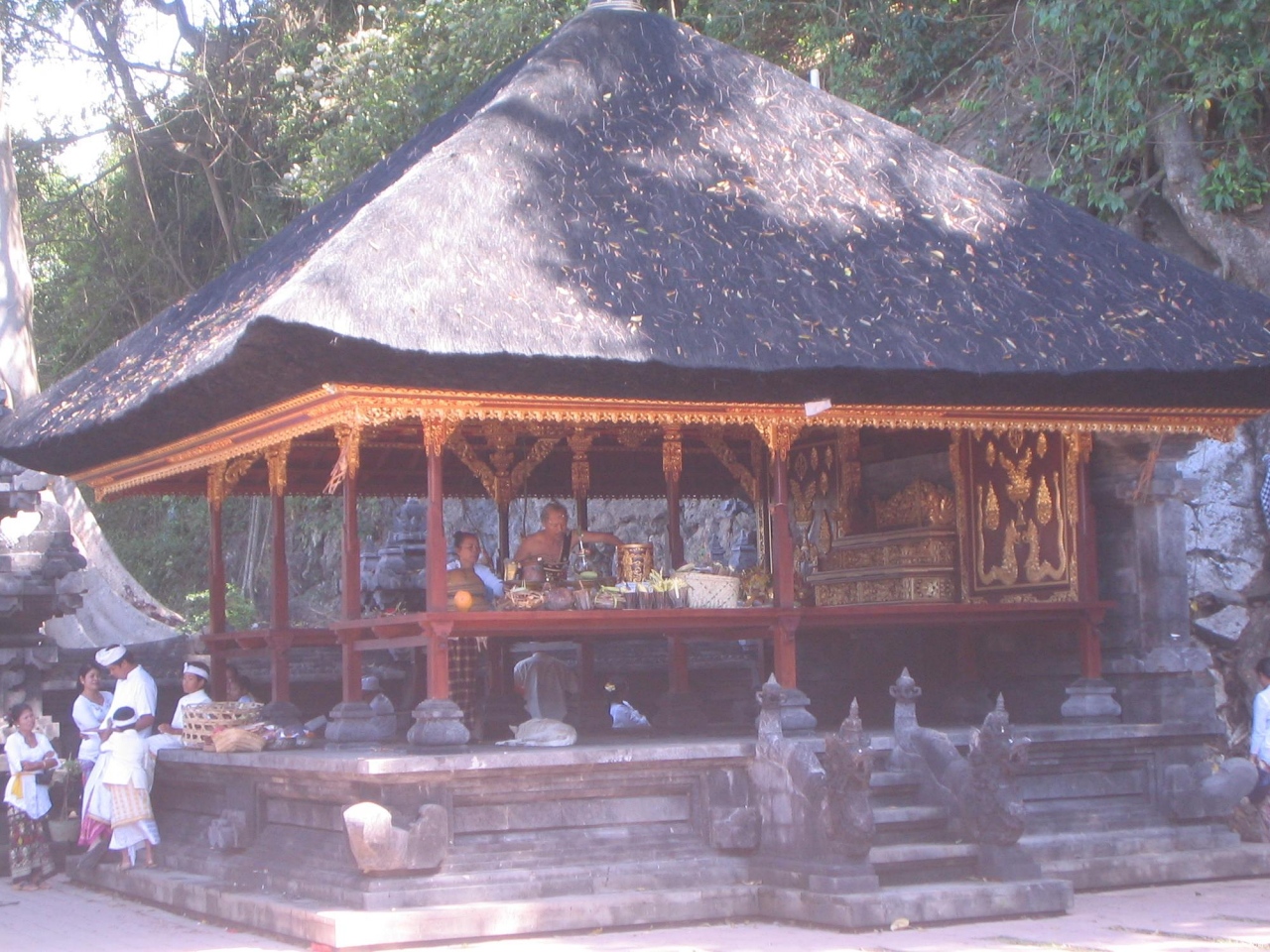 goa lawah temple priest